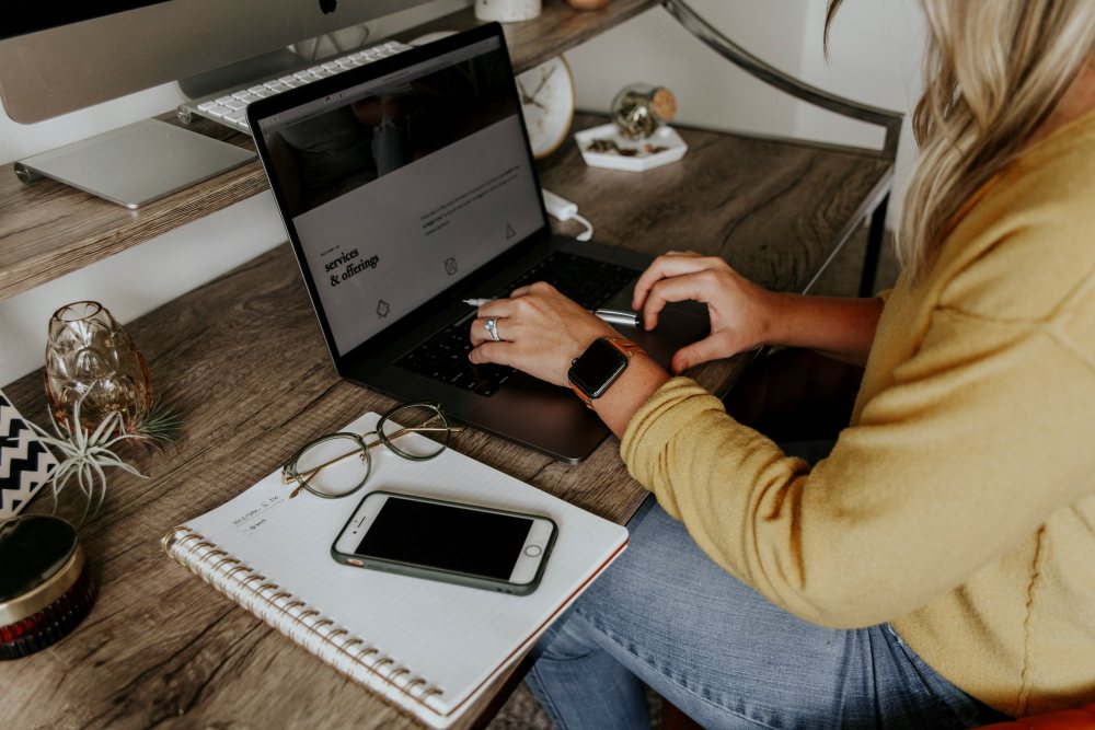 sakrale-autoritaet-human-design-business Unternehmerin folgt ihrem Bauchgefühl – sakrale Human Design Autorität bei Business-Entscheidungen